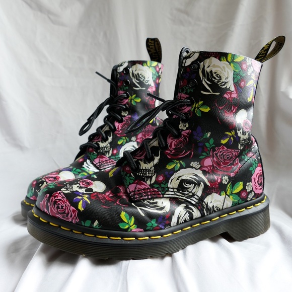 Dr. Martens Shoes | Dr. Marten's Skull Rose 1460 | Color: Black/Pink | Size: 6 | Fastisinthepast's Closet